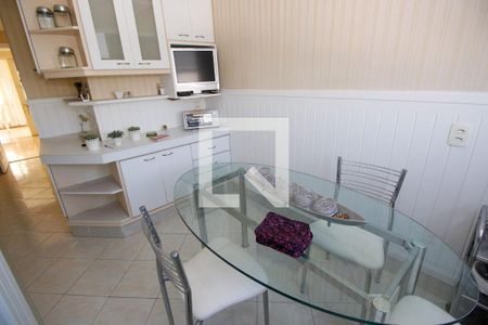 Apartamento para alugar com 477m², 4 quartos e 5 vagas Apartamento para alugar com 477m², 4 quartos e 5 vagasCozinha
