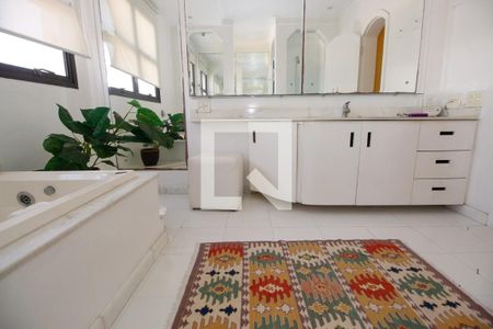 Apartamento para alugar com 477m², 4 quartos e 5 vagas Apartamento para alugar com 477m², 4 quartos e 5 vagasBanheiro da Suíte 3