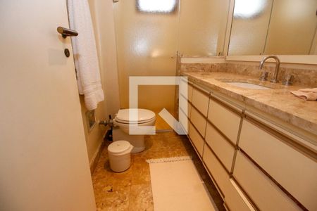 Apartamento para alugar com 477m², 4 quartos e 5 vagas Apartamento para alugar com 477m², 4 quartos e 5 vagasBanheiro da Suíte 2