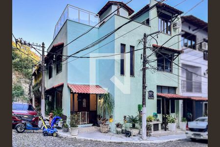 Casa à venda com 200m², 4 quartos e 2 vagas