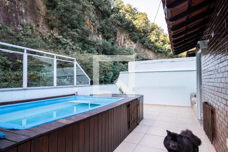 Casa à venda com 200m², 4 quartos e 2 vagas