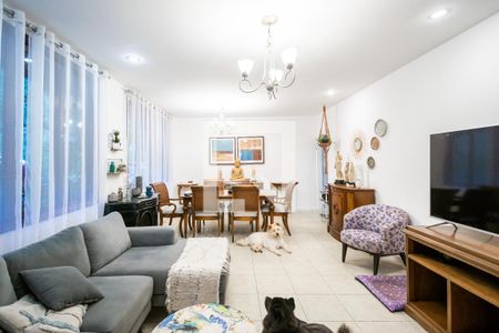 Casa à venda com 200m², 4 quartos e 2 vagas