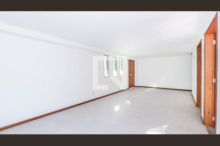 Casa à venda com 169m², 3 quartos e 6 vagas