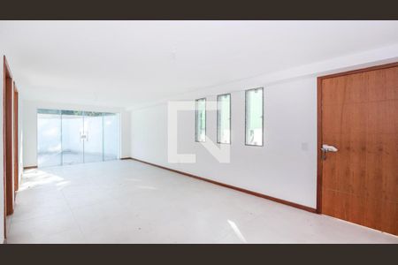 Casa à venda com 169m², 3 quartos e 6 vagas