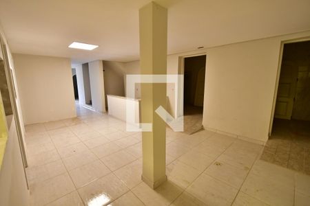Casa à venda com 1000m², 8 quartos e sem vagaPorão