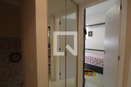 Casa de condomínio à venda com 167m², 4 quartos e 2 vagasCorredor entre quartos