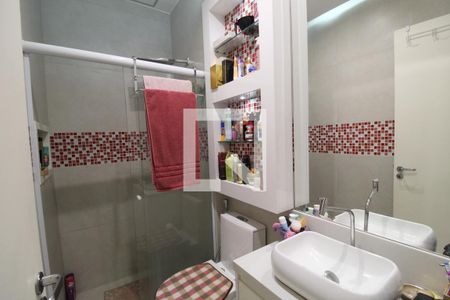 Casa de condomínio à venda com 167m², 4 quartos e 2 vagasBanheiro da suíte