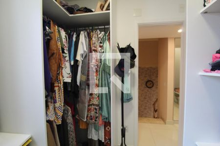 Casa de condomínio à venda com 167m², 4 quartos e 2 vagasQuarto 1 - Closet