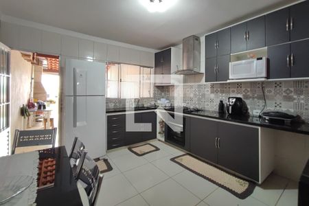 Casa à venda com 196m², 3 quartos e 4 vagas Casa à venda com 196m², 3 quartos e 4 vagasCozinha