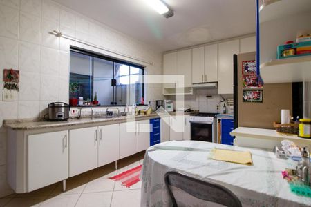 Casa à venda com 343m², 4 quartos e 6 vagas