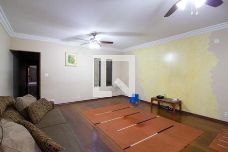Casa à venda com 343m², 4 quartos e 6 vagas
