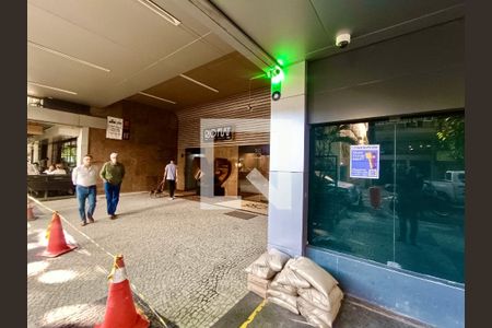 Studio à venda com 58m², 1 quarto e 1 vaga Studio à venda com 58m², 1 quarto e 1 vagaFachada com cartaz QA