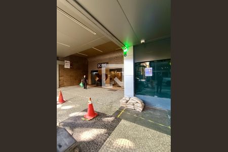 Studio à venda com 58m², 1 quarto e 1 vaga Studio à venda com 58m², 1 quarto e 1 vagaFachada com cartaz QA