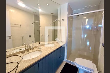 Studio à venda com 58m², 1 quarto e 1 vaga Studio à venda com 58m², 1 quarto e 1 vagaBanheiro social