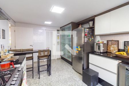 Casa à venda com 272m², 3 quartos e 4 vagas