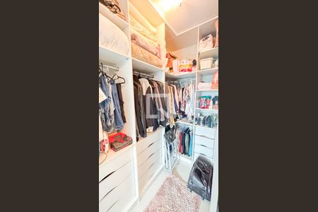 Casa à venda com 120m², 3 quartos e 5 vagas Casa à venda com 120m², 3 quartos e 5 vagasCloset da suíte