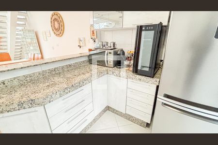 Casa à venda com 120m², 3 quartos e 5 vagas Casa à venda com 120m², 3 quartos e 5 vagasCozinha