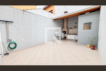 Casa à venda com 120m², 3 quartos e 5 vagas Casa à venda com 120m², 3 quartos e 5 vagasQuintal