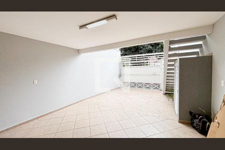 Casa à venda com 120m², 3 quartos e 5 vagas Casa à venda com 120m², 3 quartos e 5 vagasGaragem