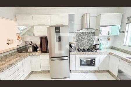 Casa à venda com 120m², 3 quartos e 5 vagas Casa à venda com 120m², 3 quartos e 5 vagasCozinha