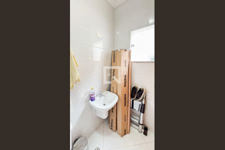 Casa à venda com 120m², 3 quartos e 5 vagas Casa à venda com 120m², 3 quartos e 5 vagasQuintal - Banheiro