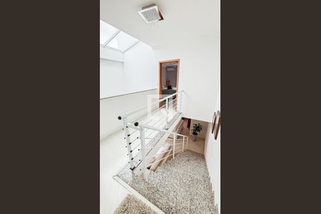 Casa à venda com 120m², 3 quartos e 5 vagas Casa à venda com 120m², 3 quartos e 5 vagasEscada