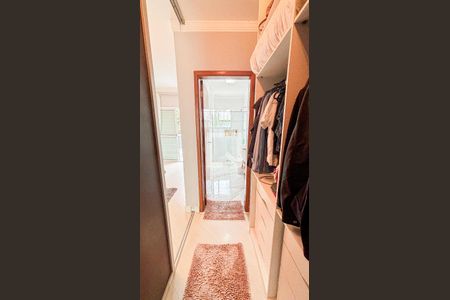 Casa à venda com 120m², 3 quartos e 5 vagas Casa à venda com 120m², 3 quartos e 5 vagasCloset da suíte