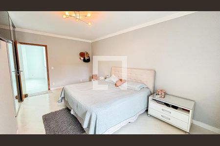 Casa à venda com 120m², 3 quartos e 5 vagas Casa à venda com 120m², 3 quartos e 5 vagassuíte