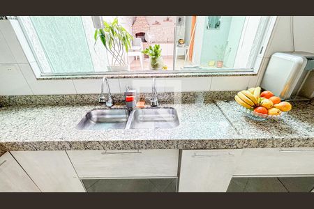 Casa à venda com 120m², 3 quartos e 5 vagas Casa à venda com 120m², 3 quartos e 5 vagasCozinha