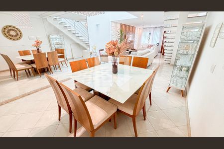 Casa à venda com 120m², 3 quartos e 5 vagas Casa à venda com 120m², 3 quartos e 5 vagasSala de Estar - Sala de Jantar