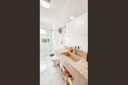 Casa à venda com 120m², 3 quartos e 5 vagas Casa à venda com 120m², 3 quartos e 5 vagasBanheiro da Suíte