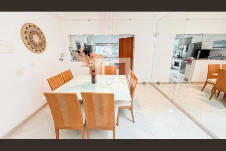 Casa à venda com 120m², 3 quartos e 5 vagas Casa à venda com 120m², 3 quartos e 5 vagasSala de Estar - Sala de Jantar