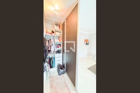 Casa à venda com 120m², 3 quartos e 5 vagas Casa à venda com 120m², 3 quartos e 5 vagasCloset da suíte