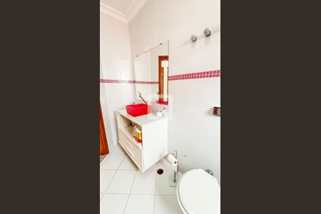 Casa à venda com 120m², 3 quartos e 5 vagas Casa à venda com 120m², 3 quartos e 5 vagasBanheiro