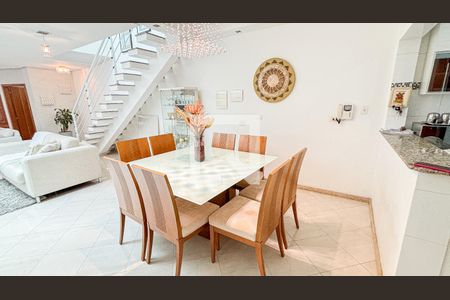 Casa à venda com 120m², 3 quartos e 5 vagas Casa à venda com 120m², 3 quartos e 5 vagasSala de Estar - Sala de Jantar