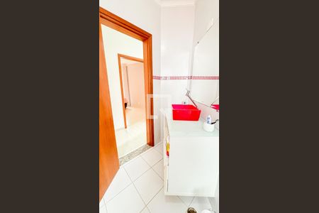 Casa à venda com 120m², 3 quartos e 5 vagas Casa à venda com 120m², 3 quartos e 5 vagasBanheiro