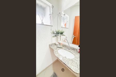 Casa à venda com 120m², 3 quartos e 5 vagas Casa à venda com 120m², 3 quartos e 5 vagasLavabo