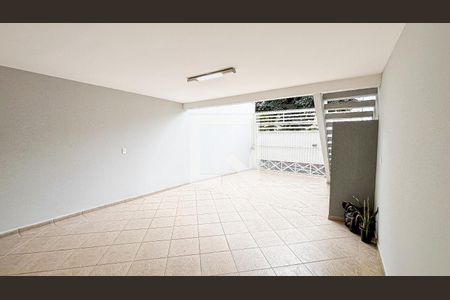 Casa à venda com 120m², 3 quartos e 5 vagas Casa à venda com 120m², 3 quartos e 5 vagasGaragem