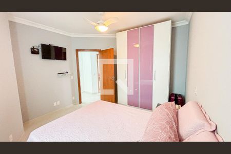 Casa à venda com 120m², 3 quartos e 5 vagas Casa à venda com 120m², 3 quartos e 5 vagasQuarto1