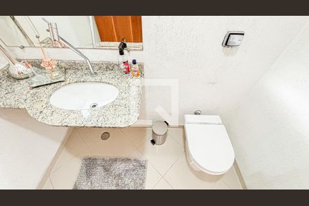 Casa à venda com 120m², 3 quartos e 5 vagas Casa à venda com 120m², 3 quartos e 5 vagasLavabo