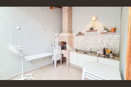 Casa à venda com 120m², 3 quartos e 5 vagas Casa à venda com 120m², 3 quartos e 5 vagasQuintal - Churrasqueira