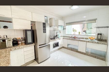 Casa à venda com 120m², 3 quartos e 5 vagas Casa à venda com 120m², 3 quartos e 5 vagasCozinha