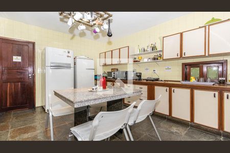 Casa à venda com 350m², 6 quartos e 5 vagas