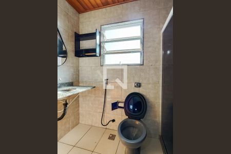 Casa à venda com 150m², 4 quartos e 2 vagas Casa à venda com 150m², 4 quartos e 2 vagasBanheiro
