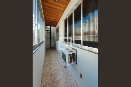 Casa à venda com 150m², 4 quartos e 2 vagas Casa à venda com 150m², 4 quartos e 2 vagasCorredor