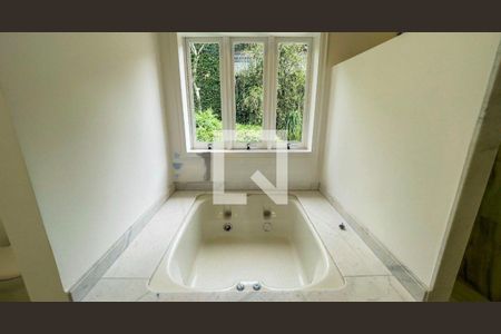 Casa à venda com 396m², 4 quartos e 5 vagas
