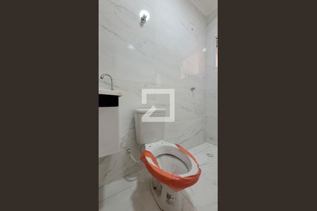 Apartamento à venda com 110m², 2 quartos e 1 vaga Apartamento à venda com 110m², 2 quartos e 1 vagaBanheiro da suíte