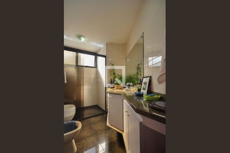 Apartamento à venda com 226m², 4 quartos e 4 vagasBanheiro