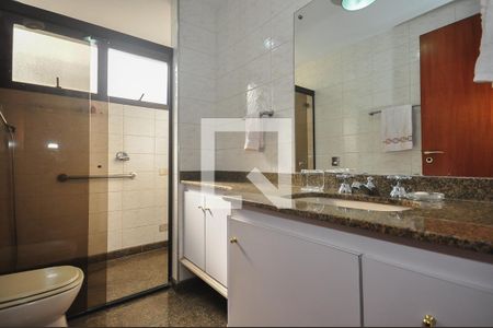 Apartamento à venda com 226m², 4 quartos e 4 vagasBanheiro Suíte 1