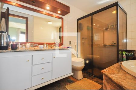 Apartamento à venda com 226m², 4 quartos e 4 vagasBanheiro Suíte 2